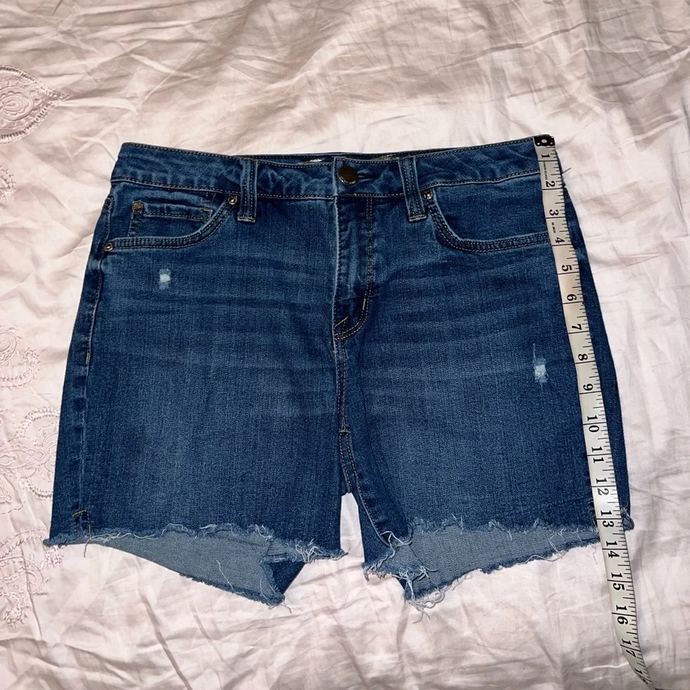 Seven7 Distressed Denim Shorts Medium Wash Raw Hem Size 6